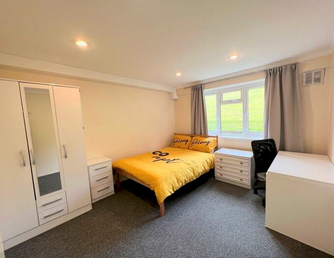 3 Bedroom Flat To Rent In Craven Road, Brighton, BN2