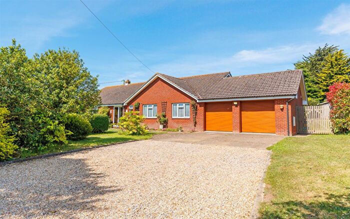 4 Bedroom Detached Bungalow For Sale In Chale Green, Ventnor, PO38