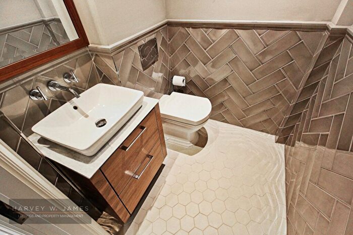 2 Bedroom Apartment To Rent In Kidderpore Avenue, London, NW3