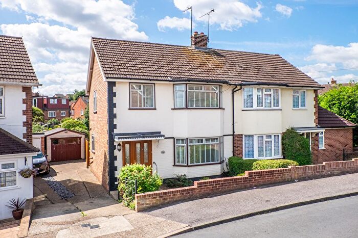 3 Bedroom Semi-Detached House For Sale In Rolvenden Road, Wainscott, Rochester, Kent, ME2