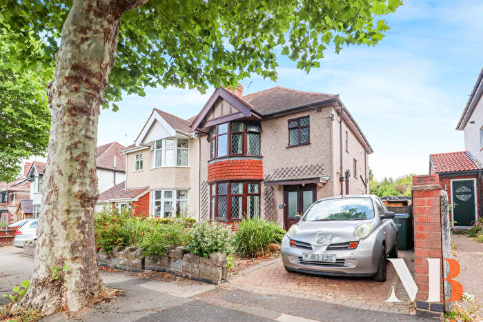 3 Bedroom Semi-Detached House For Sale In Rochester Road, Coventry, CV5