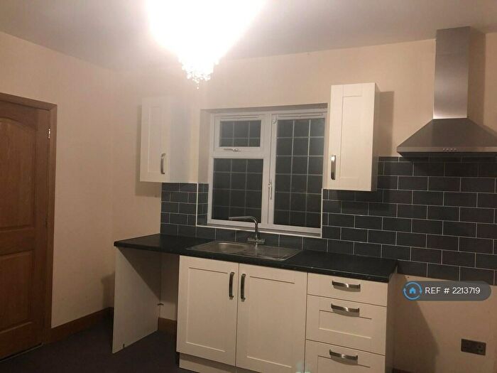 Studio To Rent In Mandeville Road, Aylesbury, HP21