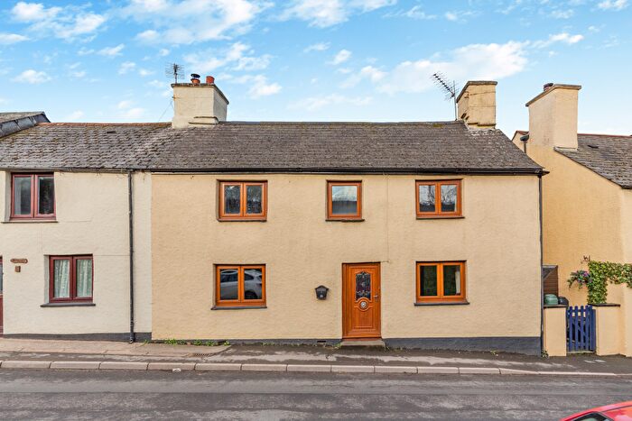 4 Bedroom End Of Terrace House For Sale In Fore Street, Lifton, Devon, PL16