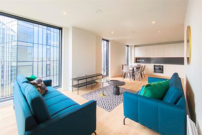 3 Bedroom Flat For Sale In Aspin Lane, Manchester, M4
