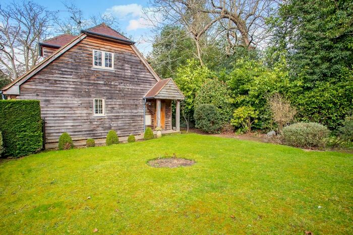 2 Bedroom Flat To Rent In Petworth Road, Chiddingfold, Godalming, GU8