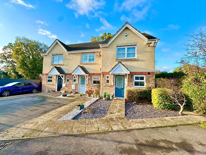 Semi Detached House For Sale In Kings Mews, Frimley Green, GU16