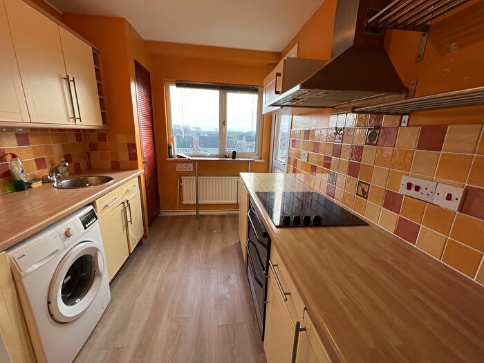 3 Bedroom Flat To Rent In Byron Way, Northolt, UB5