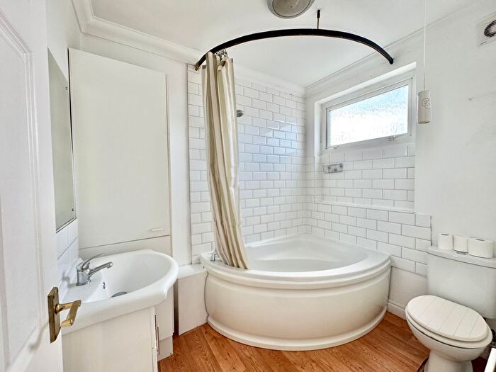 1 Bedroom Flat To Rent In Devonshire Square, Southsea, PO4