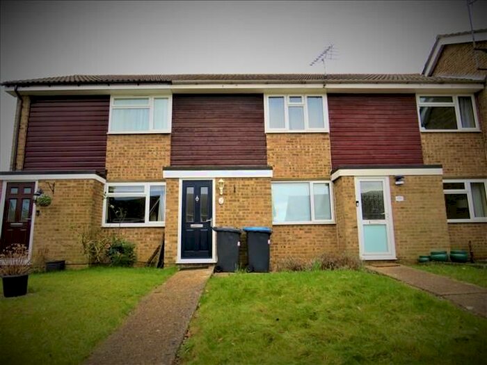 2 Bedroom Property To Rent In Rowan Close, Haywards Heath, RH16