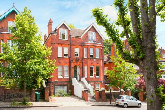 2 Bedroom Apartment To Rent In Short Let Chesterford Gardens, Hampstead, NW3