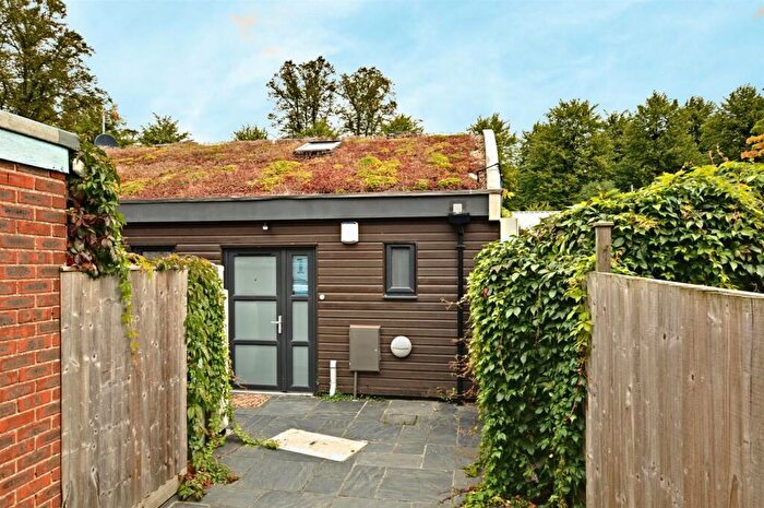 1 Bedroom Flat To Rent In Saint Clements Mews, OX4