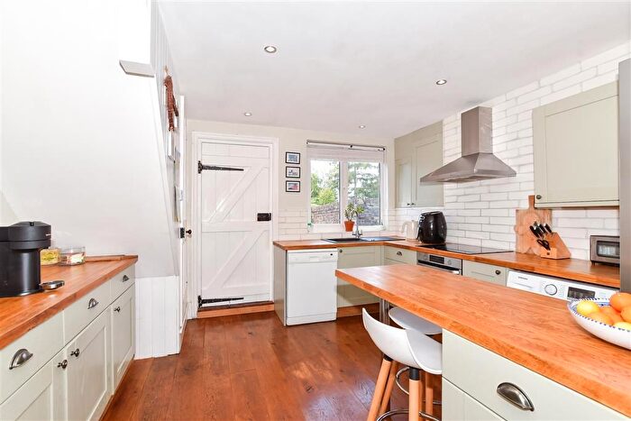 3 Bedroom End Of Terrace House For Sale In Tonbridge Road, Wateringbury, Kent, ME18