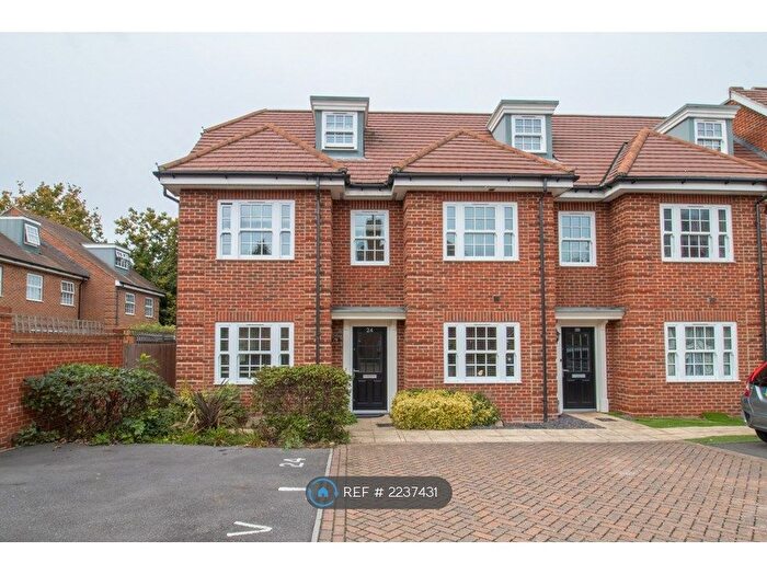 4 Bedroom End Of Terrace House To Rent In Century Way, Beckenham, BR3
