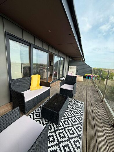 2 Bedroom Flat To Rent In Flat, Eleanor House, - Eleanor Cross Road, Waltham Cross, EN8