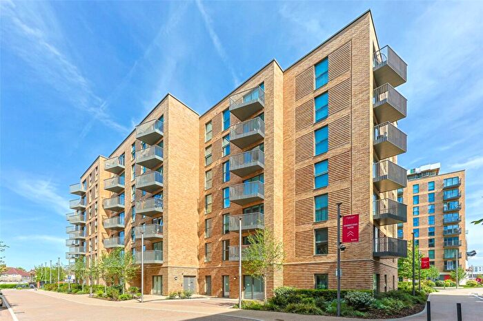 2 Bedroom Apartment For Sale In Memorial Avenue, Slough, Berkshire, SL1