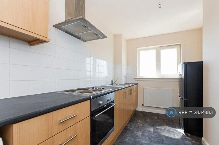 3 Bedroom Flat To Rent In Lomond Crescent, Dunfermline, KY11