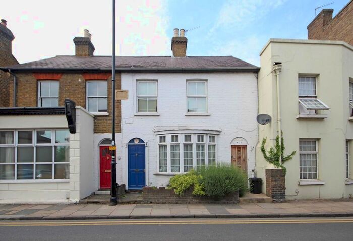 1 Bedroom Flat To Rent In Thames Street, Sunbury-On-Thames, TW16