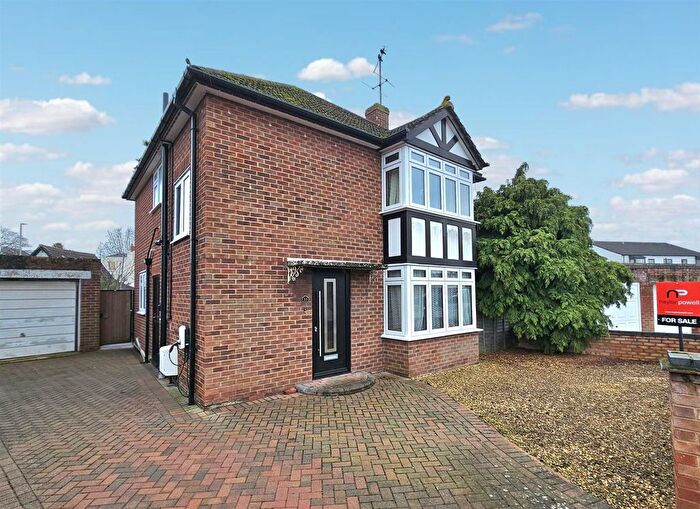 3 Bedroom Detached House For Sale In Foxwell Drive, Hucclecote, Gloucester, GL3