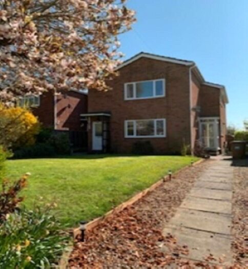 2 Bedroom Maisonette To Rent In Colyer Close, Digswell, AL6