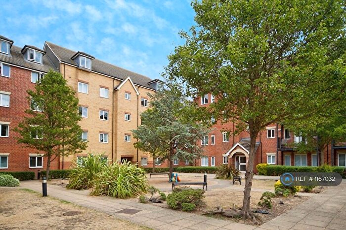 2 Bedroom Flat To Rent In Omega Court, Romford, RM7