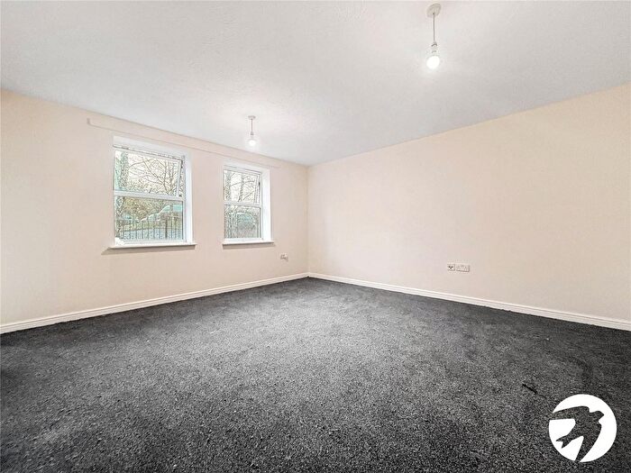 2 Bedroom Flat To Rent In Mary Court, Chatham, Kent, ME4