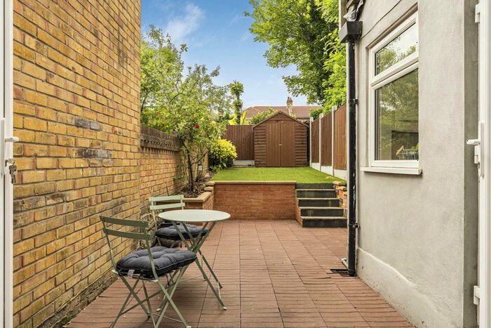 1 Bedroom Flat To Rent In Northbrook Road, Cranbrook, Ilford, IG1