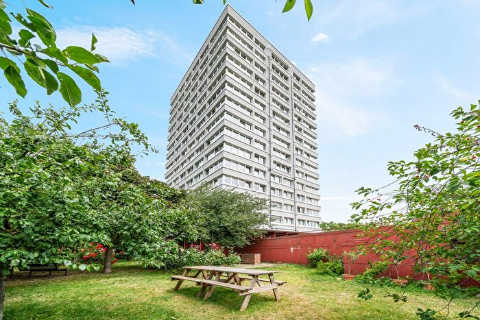 3 Bedroom Flat To Rent In Bethune Road, London, N16
