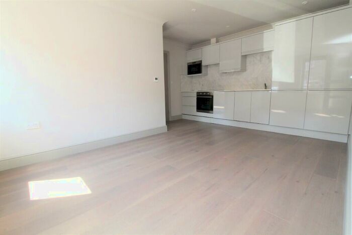 1 Bedroom Flat To Rent In Lower Southend Road, Wickford, Essex, SS11