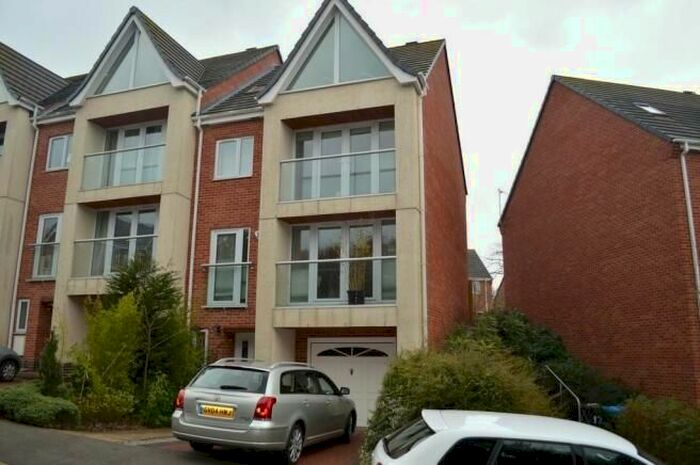 4 Bedroom Town House To Rent In Greenway Drive, Littleover, Derby, DE23