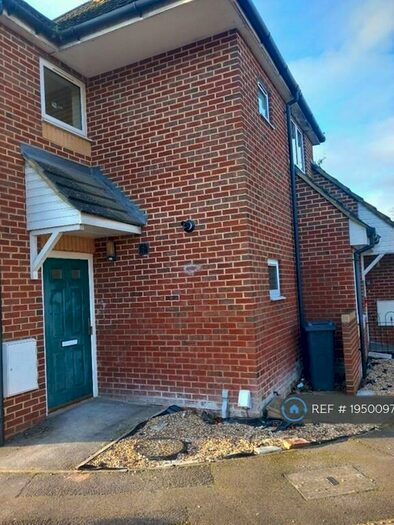 3 Bedroom Semi-Detached House To Rent In Shilling Close, Tilehurst, Reading, RG30