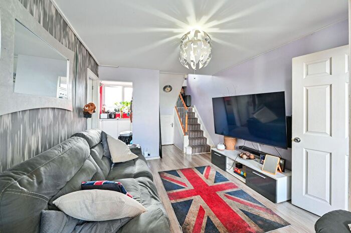 5 Bedroom Maisonette For Sale In Lucey Way, Bermondsey, London, SE16