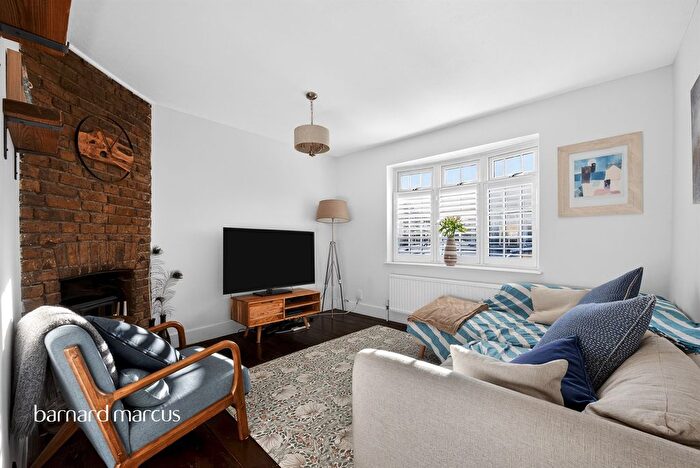 2 Bedroom End Terrace House For Sale In Lower Mortlake Road, Richmond, TW9