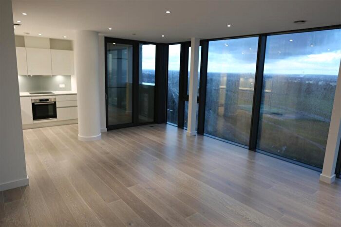 2 Bedroom Apartment To Rent In City North East Tower, Finsbury Park, N4