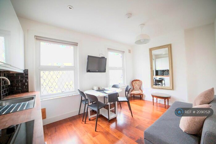 2 Bedroom Flat To Rent In Badsworth Road, London, SE5