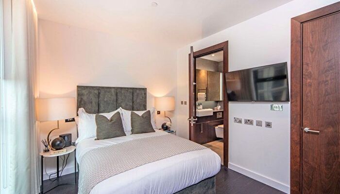 2 Bedroom Flat To Rent In Charles Clowes Walk, London, SW11