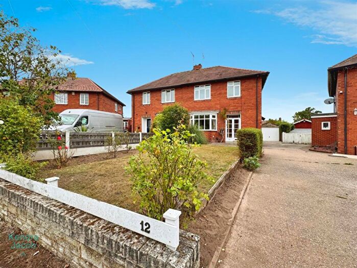 3 Bedroom Semi-Detached House For Sale In Grasmere Road, Worksop, S81