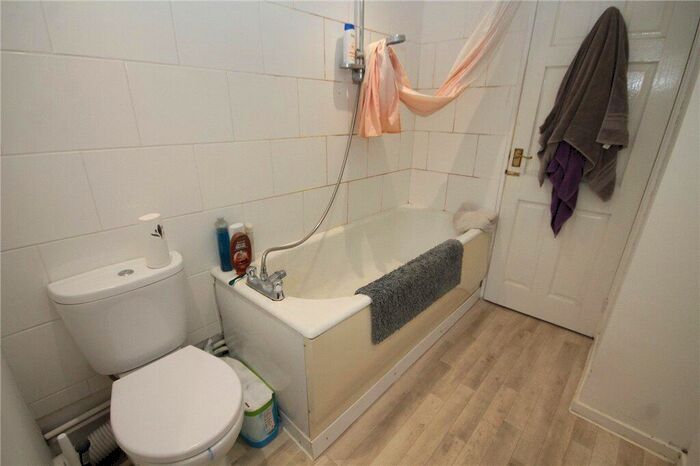 1 Bedroom Flat For Sale In Chetwode Road, Tadworth, Surrey, KT20