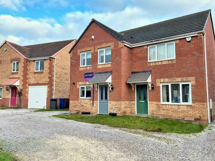 3 Bedroom Semi-Detached House To Rent In Damstead, Goldthorpe, Rotherham, S63