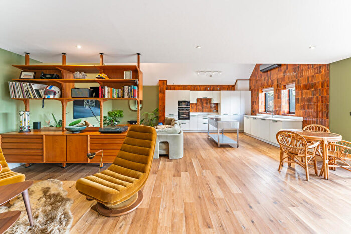 3 Bedroom Penthouse For Sale In Blossomfield Road, Solihull, B91