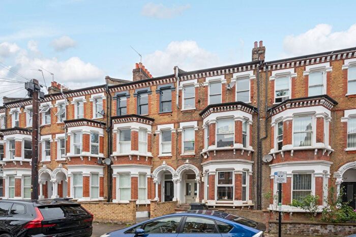 2 Bedroom Flat For Sale In Kenwyn Road, Clapham, London, SW4