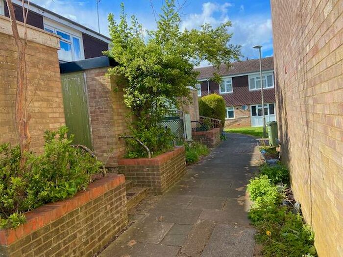 2 Bedroom Flat To Rent In Malletts Close, Stony Stratford, Milton Keynes, MK11