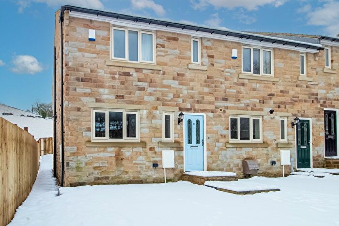 3 Bedroom Town House To Rent In Perseverance Place, Holmfirth, HD9
