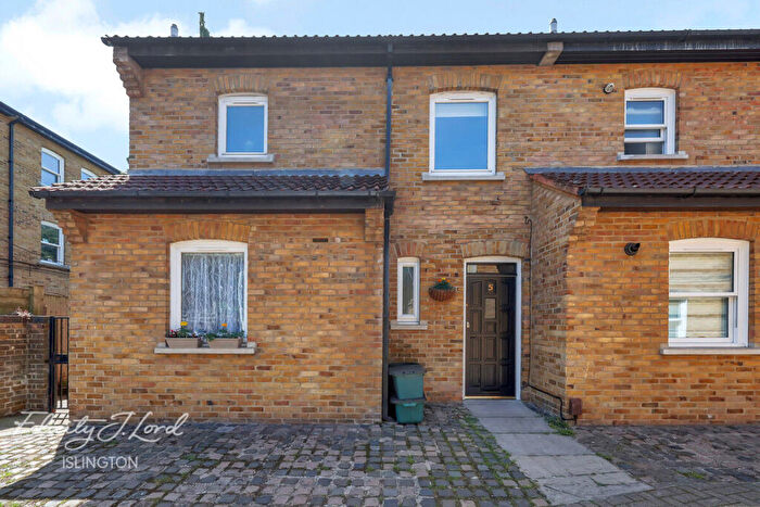 3 Bedroom Apartment For Sale In Raynor Place, London, N1