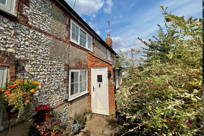 2 Bedroom Cottage For Sale In Lee Cottages, Saunderton Lee, HP27