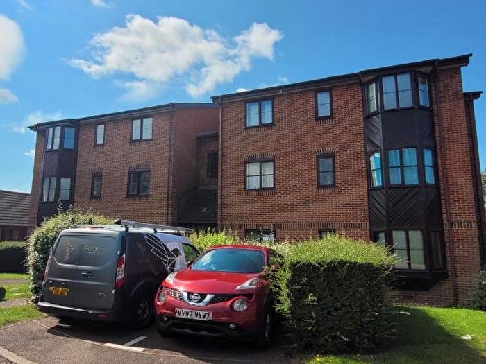 2 Bedroom Flat To Rent In Poets Chase, Aylesbury, Near Town Centre, HP21