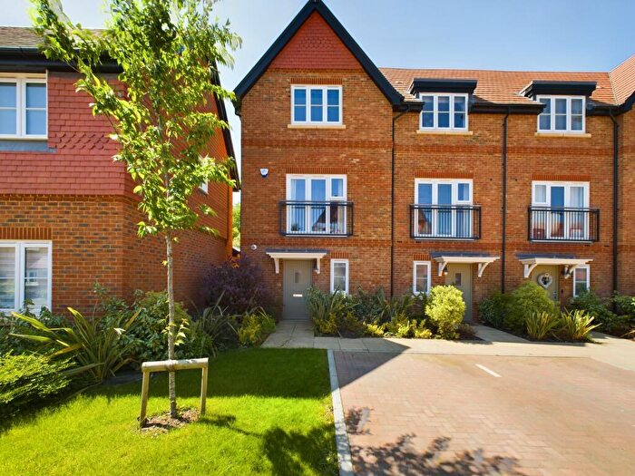 4 Bedroom End Of Terrace House To Rent In Aspen Road, High Wycombe, HP10