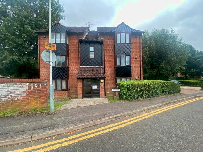 Studio To Rent In Amberley Way, Uxbridge, Middlesex, UB10