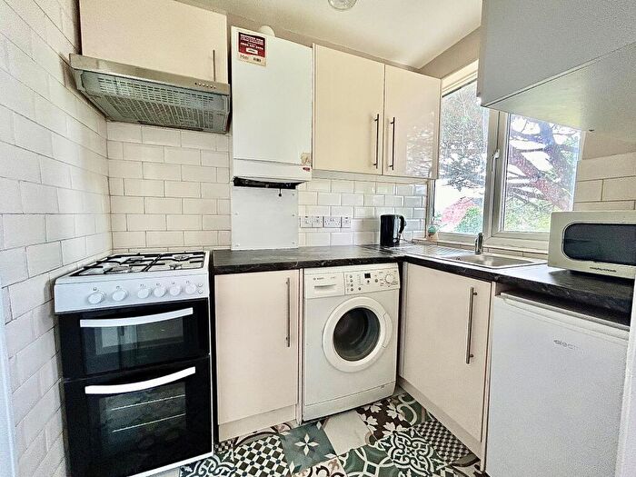 2 Bedroom Maisonette To Rent In Westward Road, Chingford, E4
