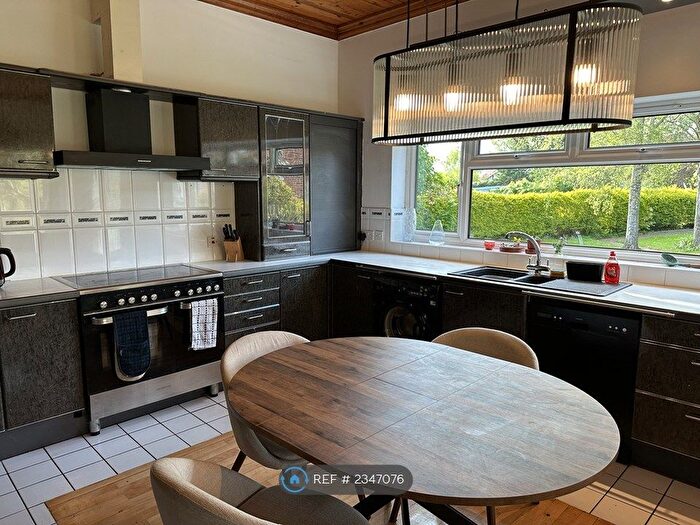 1 Bedroom Flat To Rent In Hamhaugh Island, Shepperton, TW17
