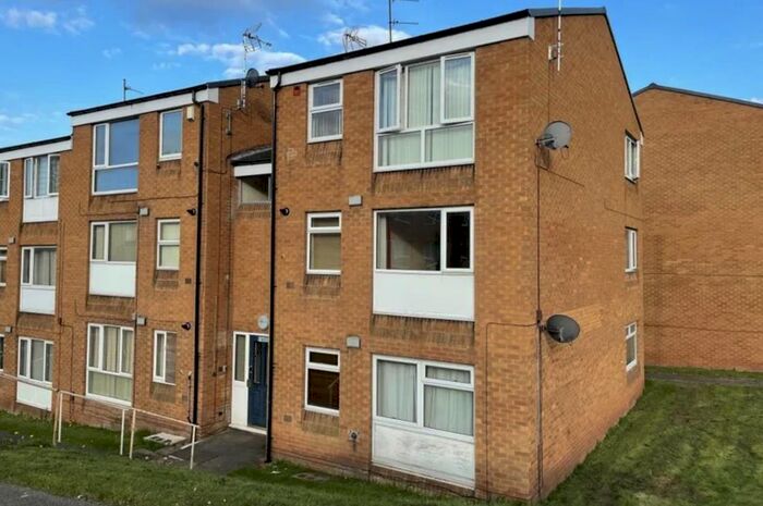 2 Bedroom Flat To Rent In Princess Close, Gedling, Nottingham, NG4